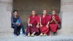 Tres monjes y un gua