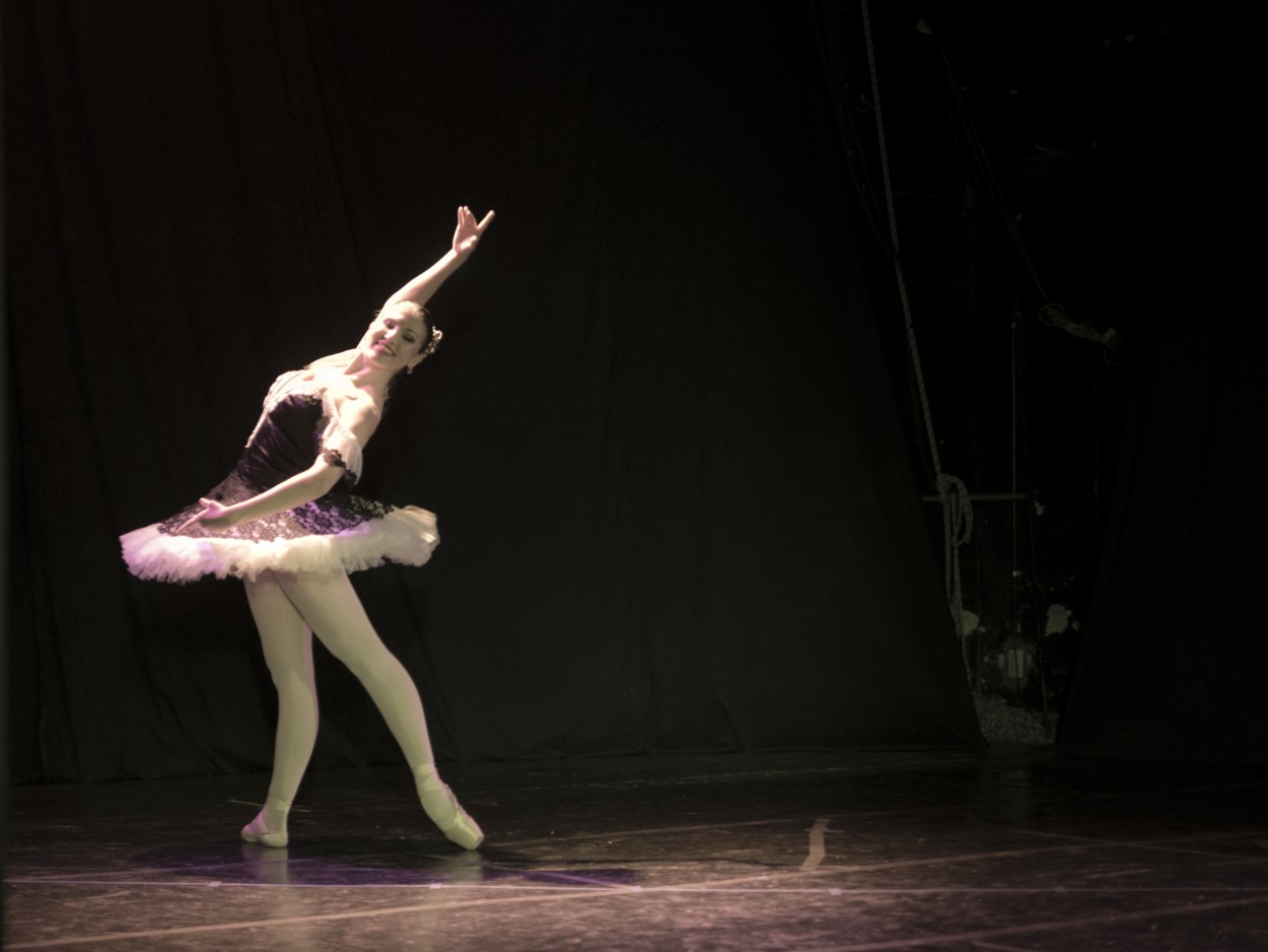 "Bailarina" de Fernando Buezas