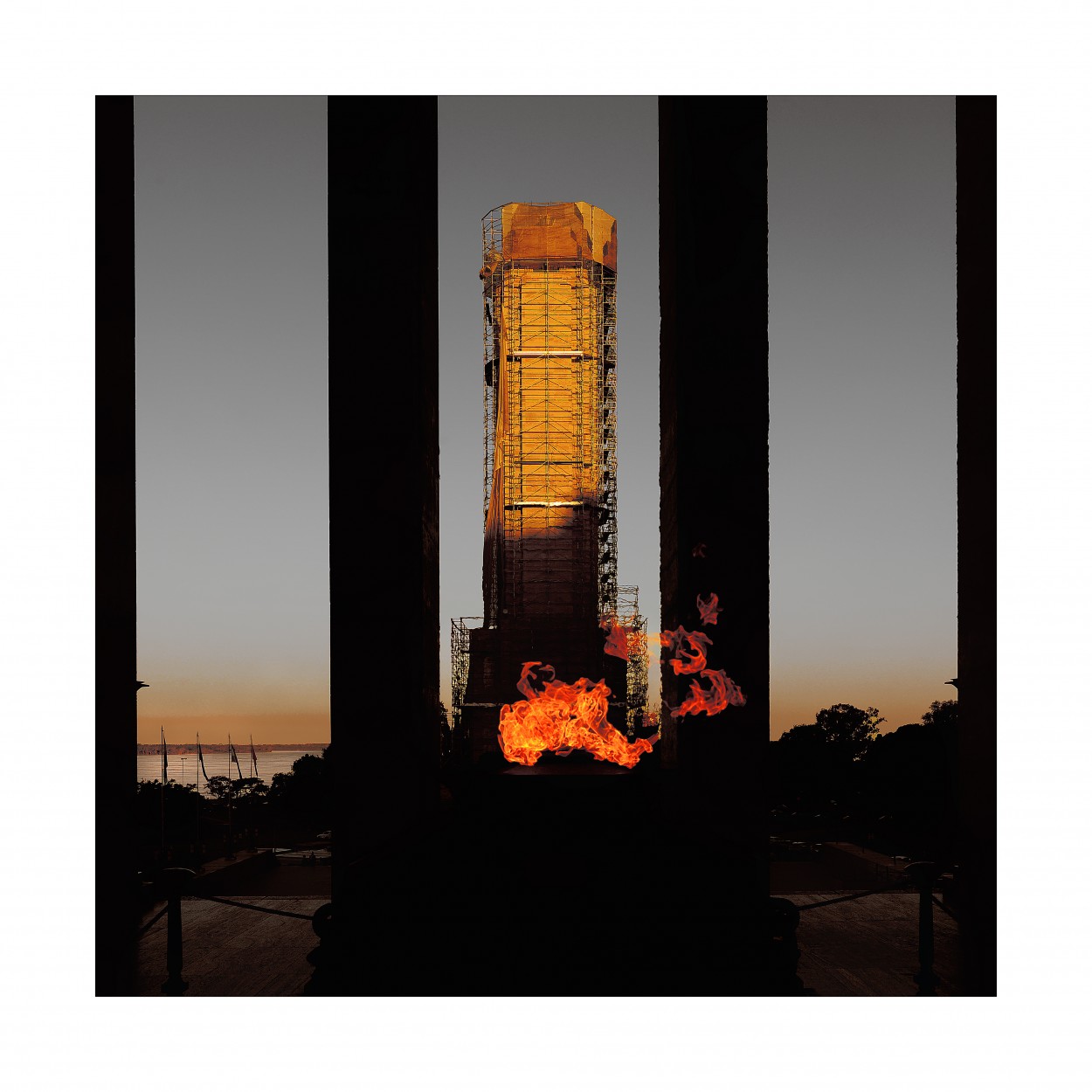 "Monumento ardiente" de Rafa Lanuza
