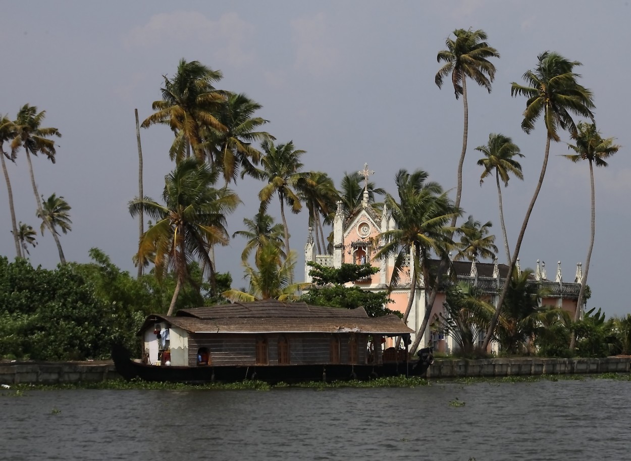 "Iglesia catlica en Kerala." de Francisco Luis Azpiroz Costa