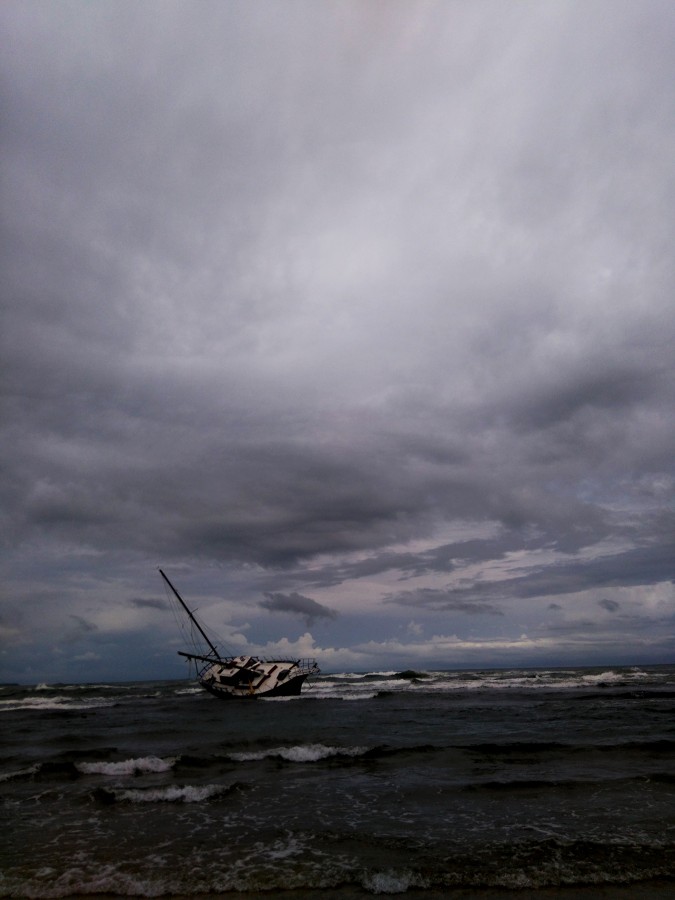 "barco encallado....." de Vernica Dana