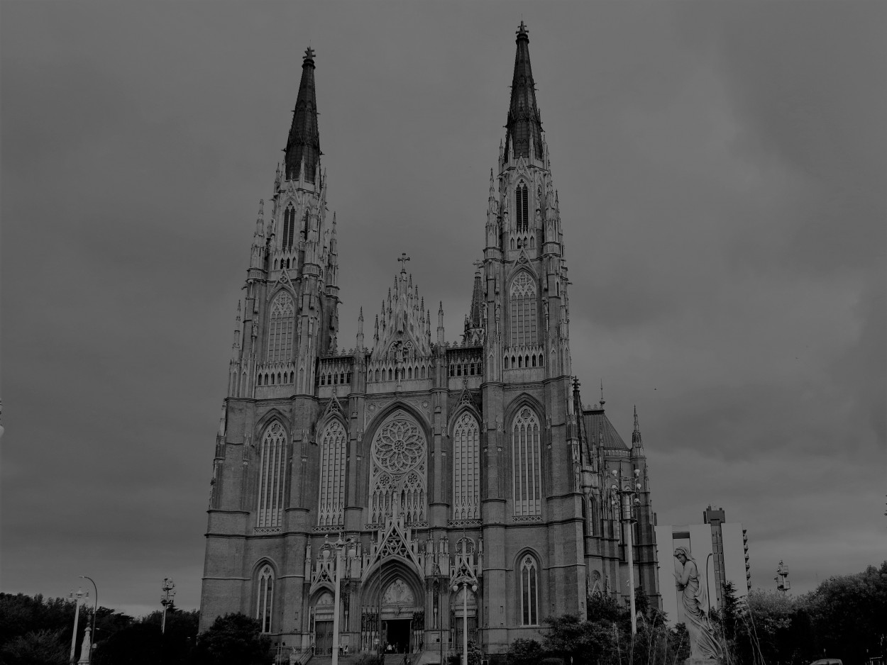 "` Catedral en B y N `" de Stella Maris Rodriguez