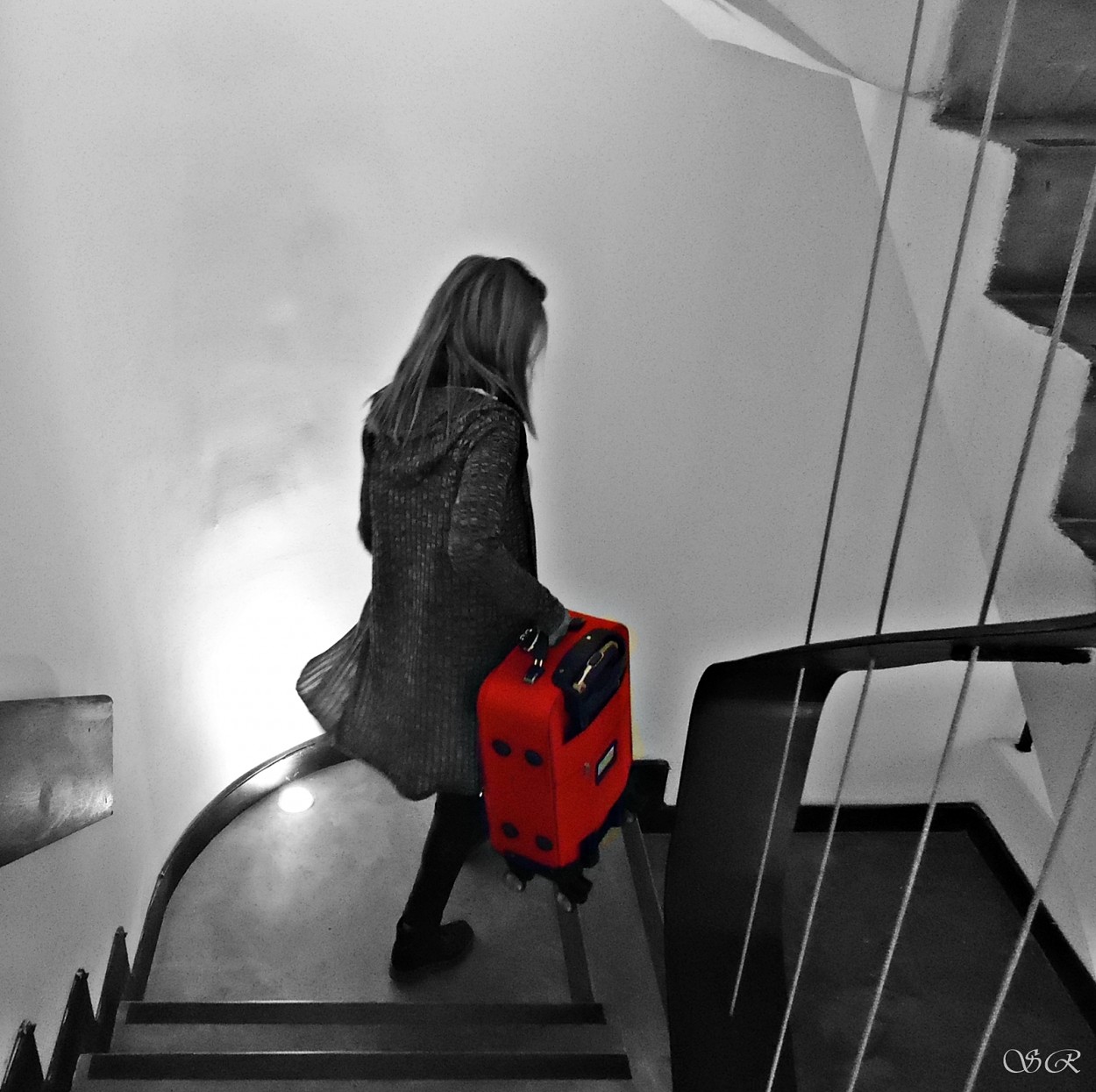 "La chica de la valija roja" de Silvia Rodrigo