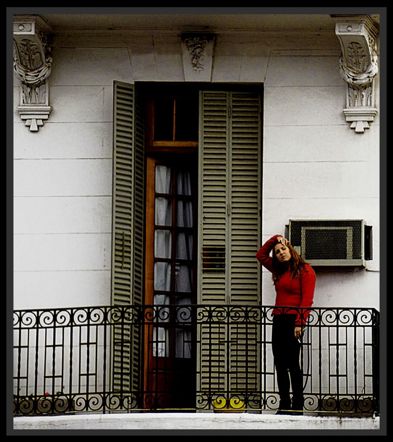 "Pitando en el balcon" de Jorge Vicente Molinari