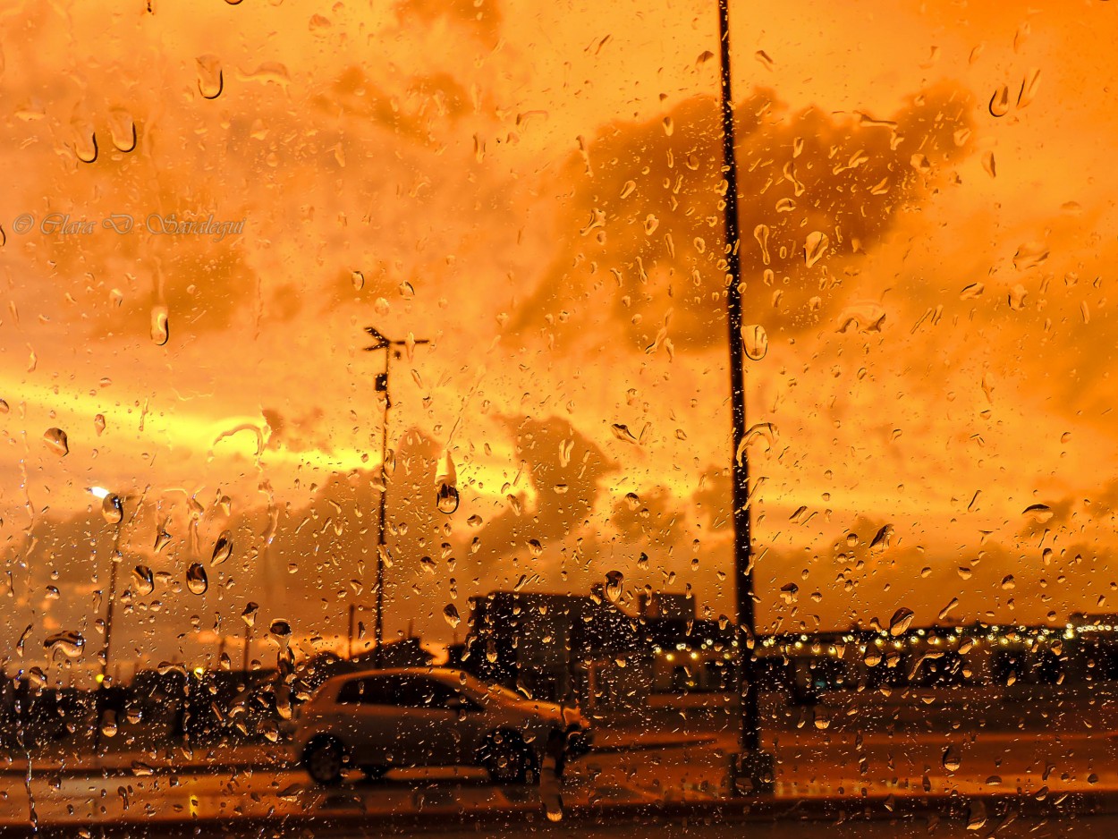 "Atardecer con lluvia" de Clara D Saralegui