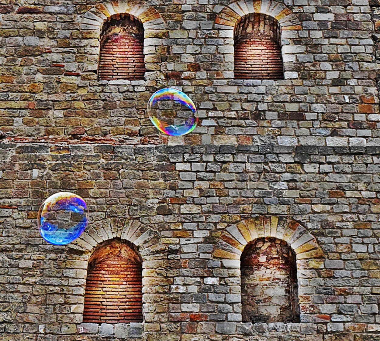 "burbujas y ventanas...una ilusion" de Fernando Oscar Colussi