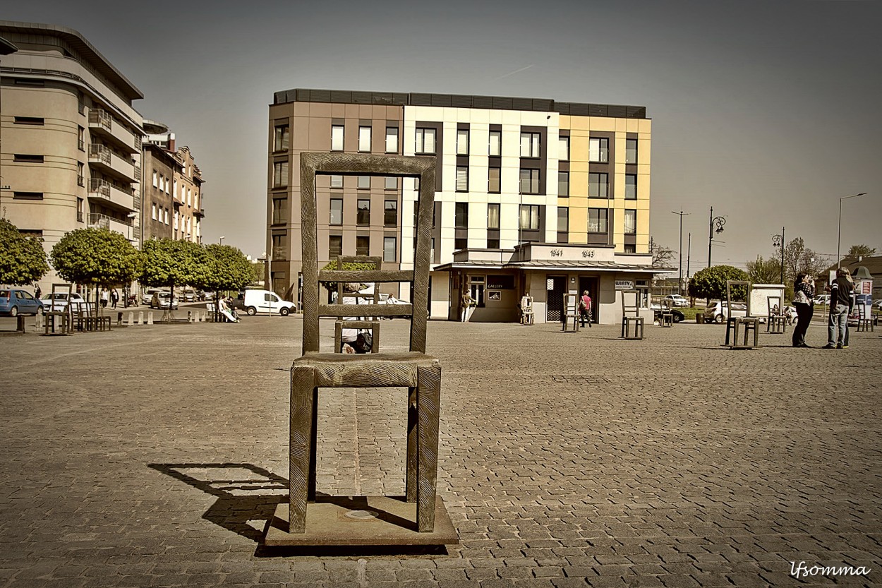 "Plaza de los hroes del ghetto" de Luis Fernando Somma (fernando)