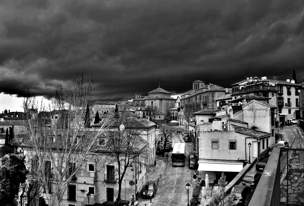 "tormenta (BYN)" de Fernando Oscar Colussi
