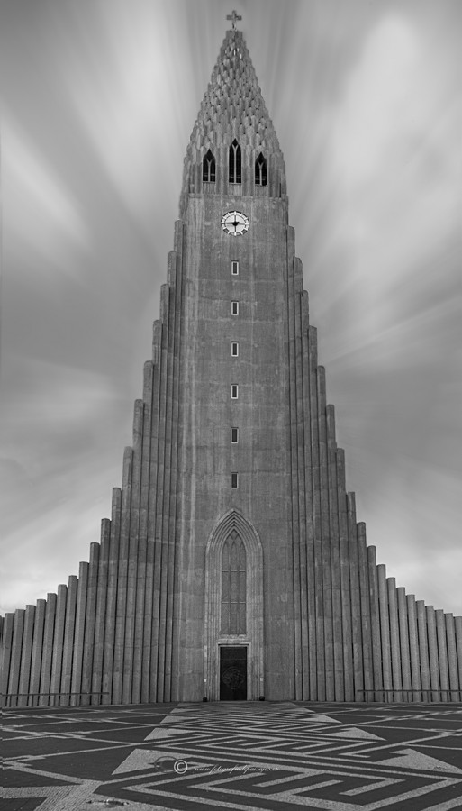 "Catedral de Reykjavik, Islandia" de Enrique Serrano