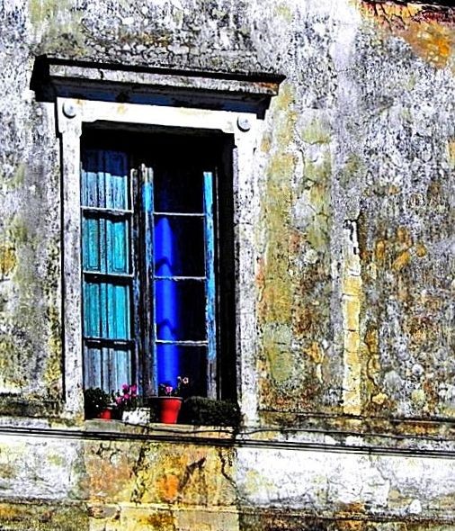 "La cortina azul" de Arturo H. Pea