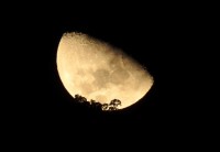 La luna ponindose en el Cerro San Javier