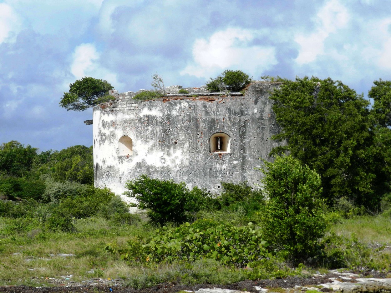 "Fuerte San Hilario, Cuba: historia y leyendas" de Lázaro David Najarro Pujol