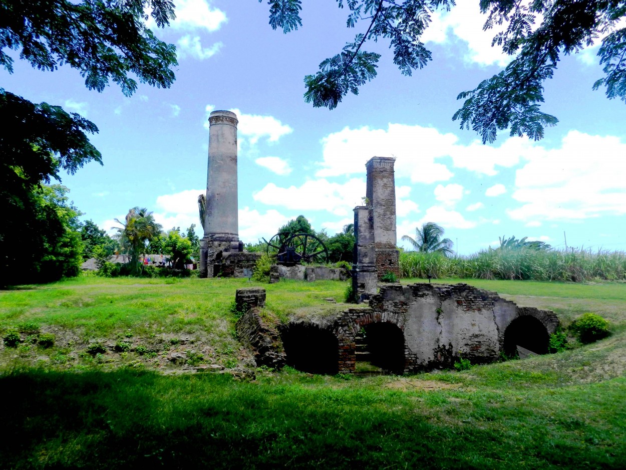 "Ruinas del ingenio Santa Isabel, Cuba" de Lázaro David Najarro Pujol
