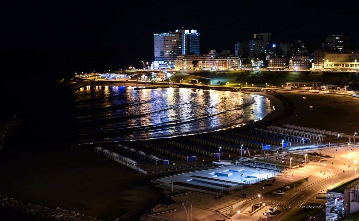"Mar del Plata nocturna" de Daniel A. Larrondo