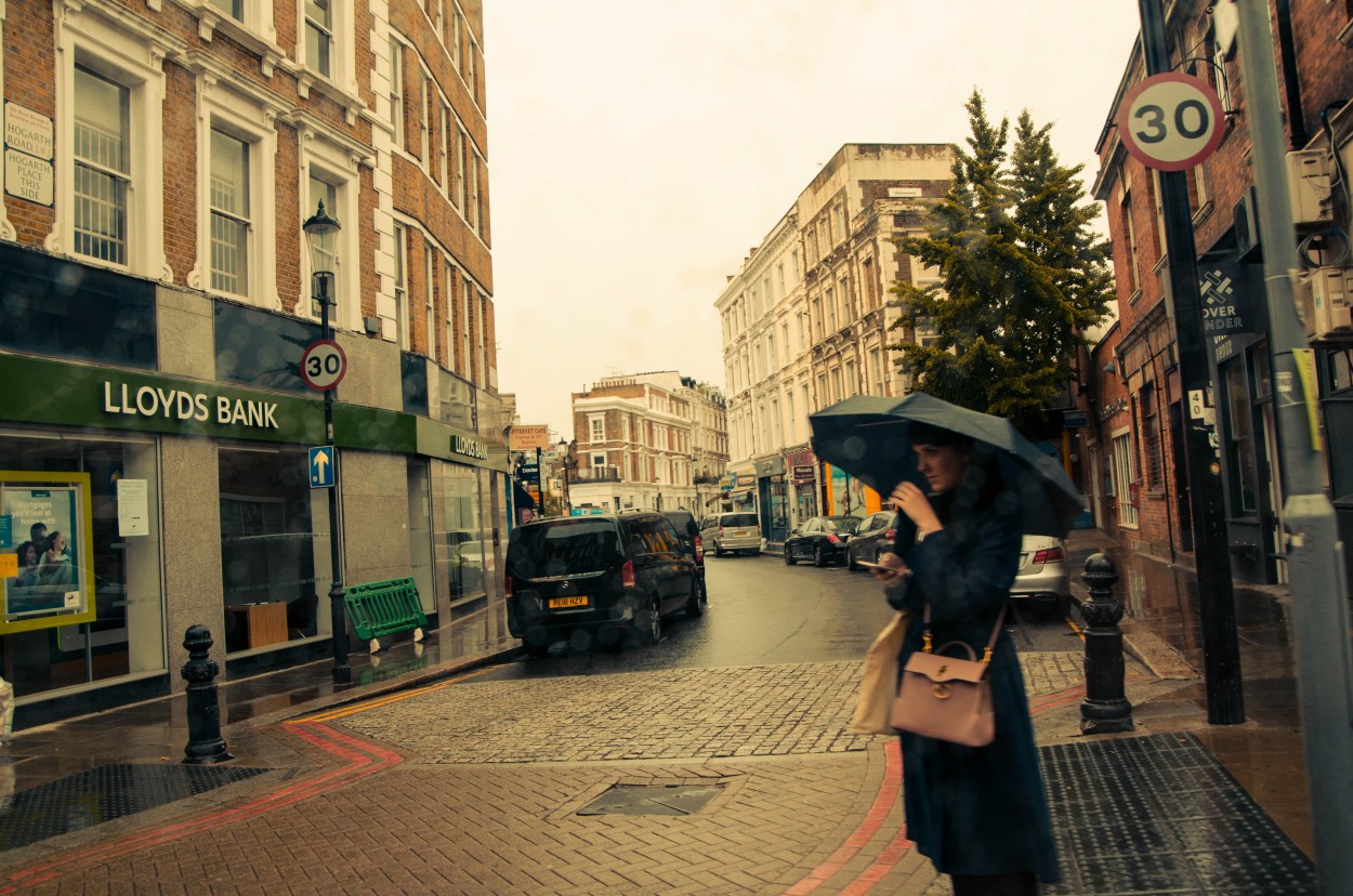 "LONDON RAIN" de Victor Houvardas
