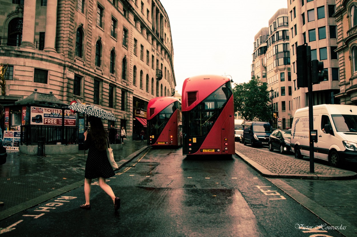 "London streets" de Victor Houvardas