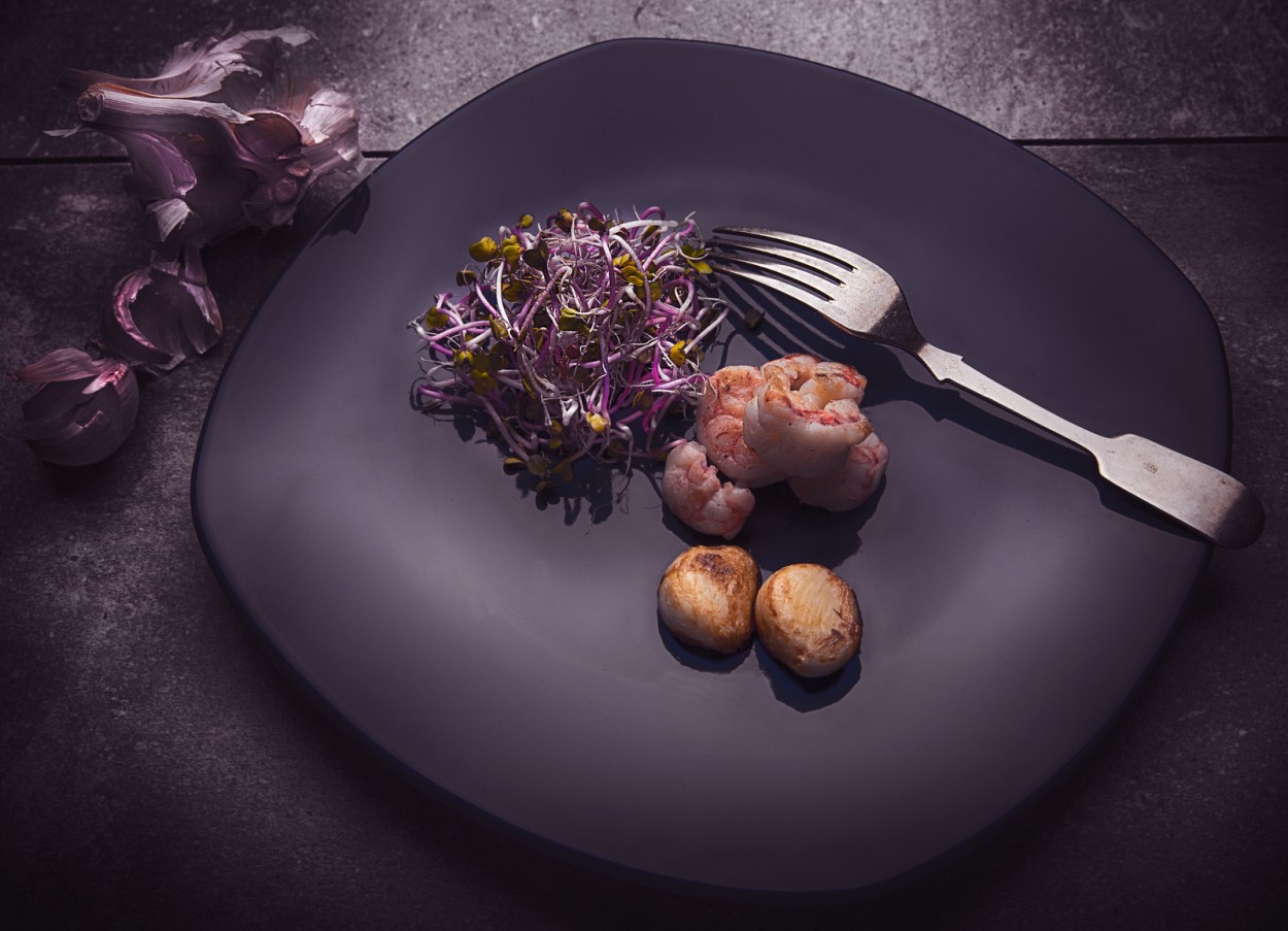 "La mesa, esta servida." de Andrs C. Ortega