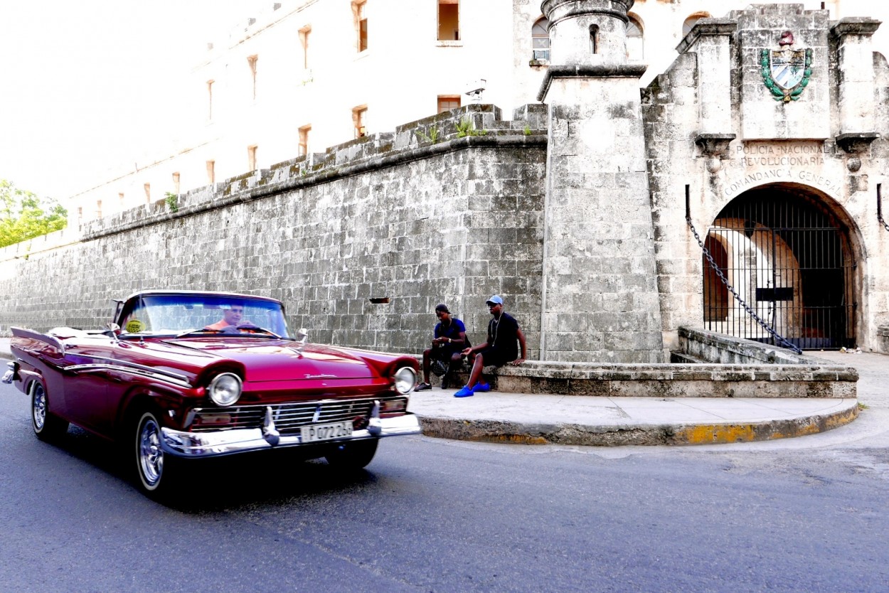 "Un clsico en La Habana, Cuba." de Carlos E. Wydler