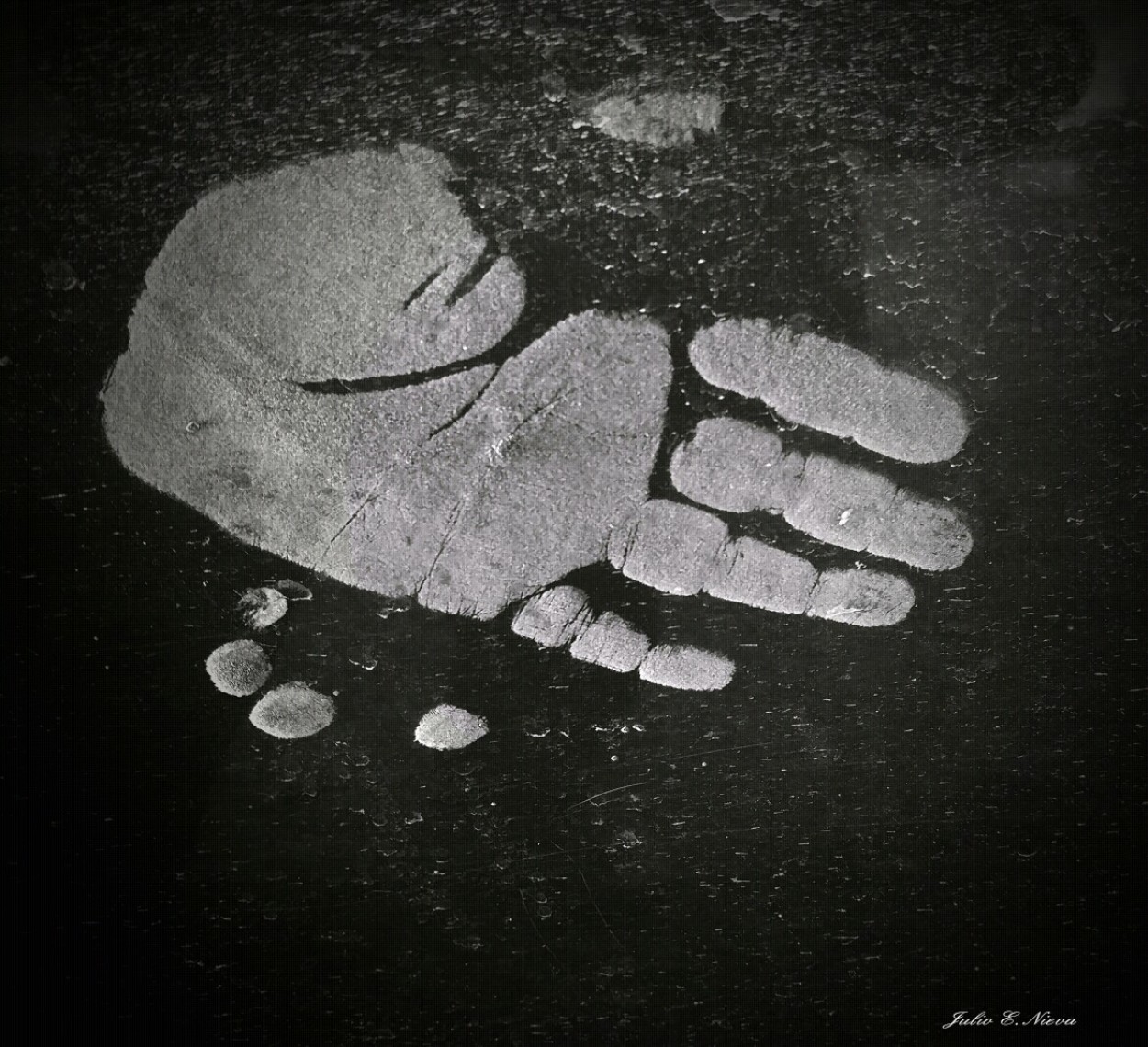 "La mano..." de Julio Ernesto Nieva