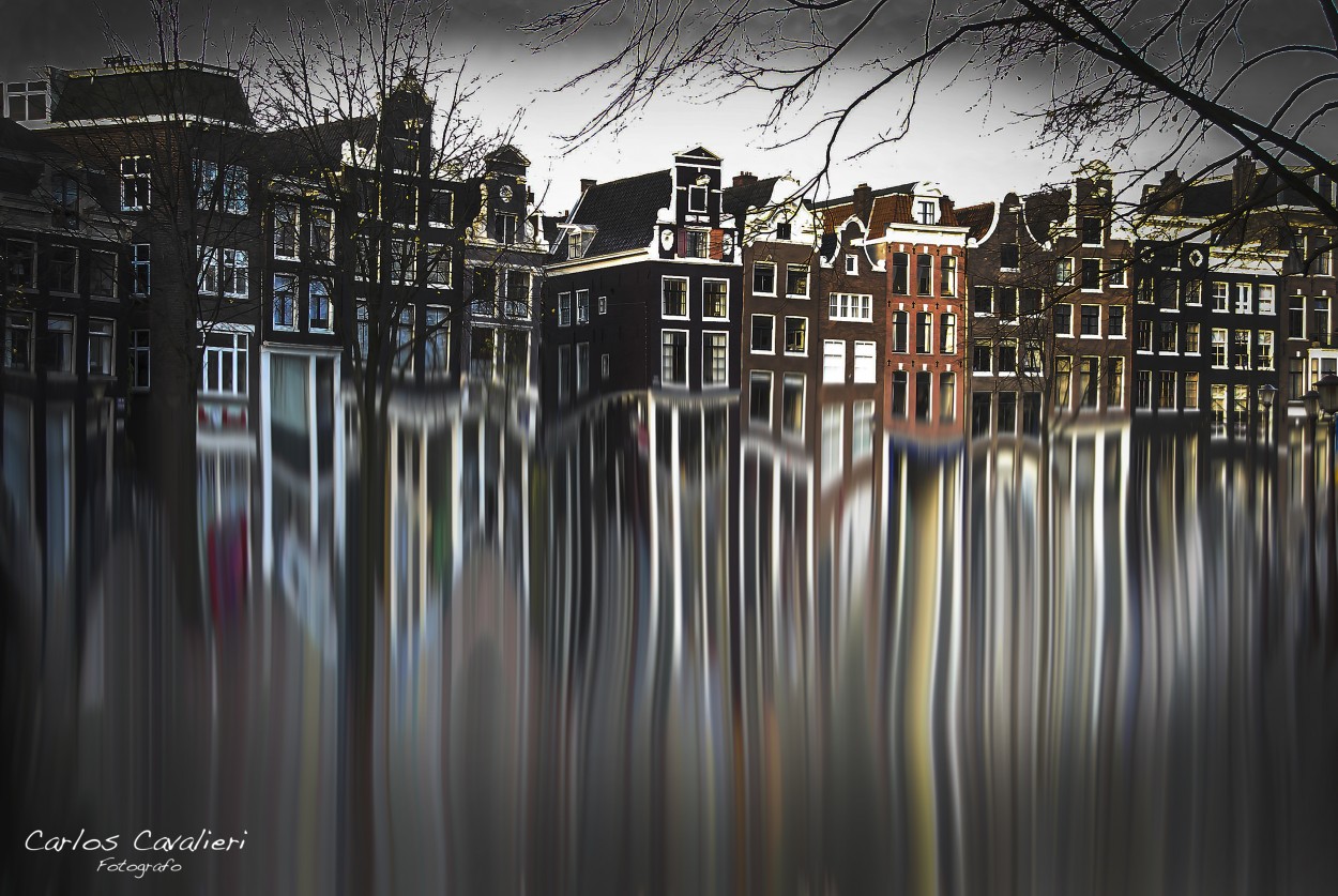 "Amsterdam bajos los efectos..." de Carlos Cavalieri