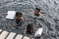 `Clase de natacin en mar cubano`