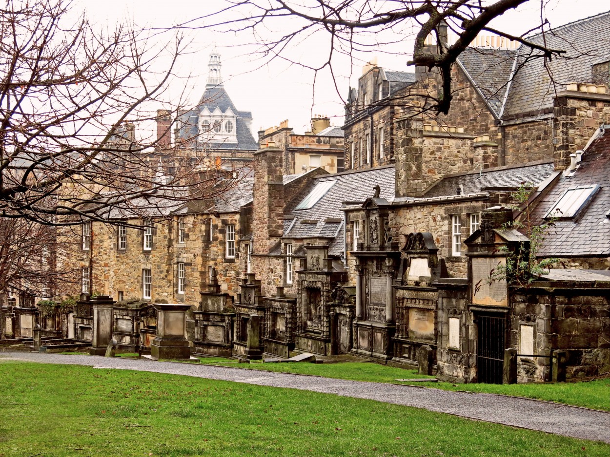 "Cementerio de Edimburgo" de Viviana Garca