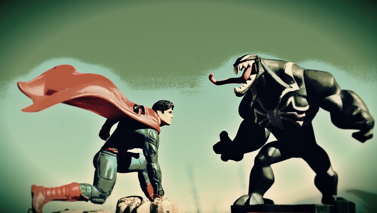 "Superman vs Venom" de Miguel ngel Nava Venegas ( Mike Navolta)