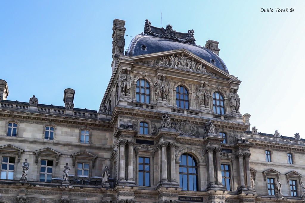 "El Louvre" de Duilio Tom