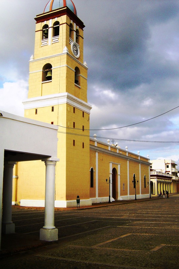 "Catedral de San Salvador de Bayamo" de Lzaro David Najarro Pujol