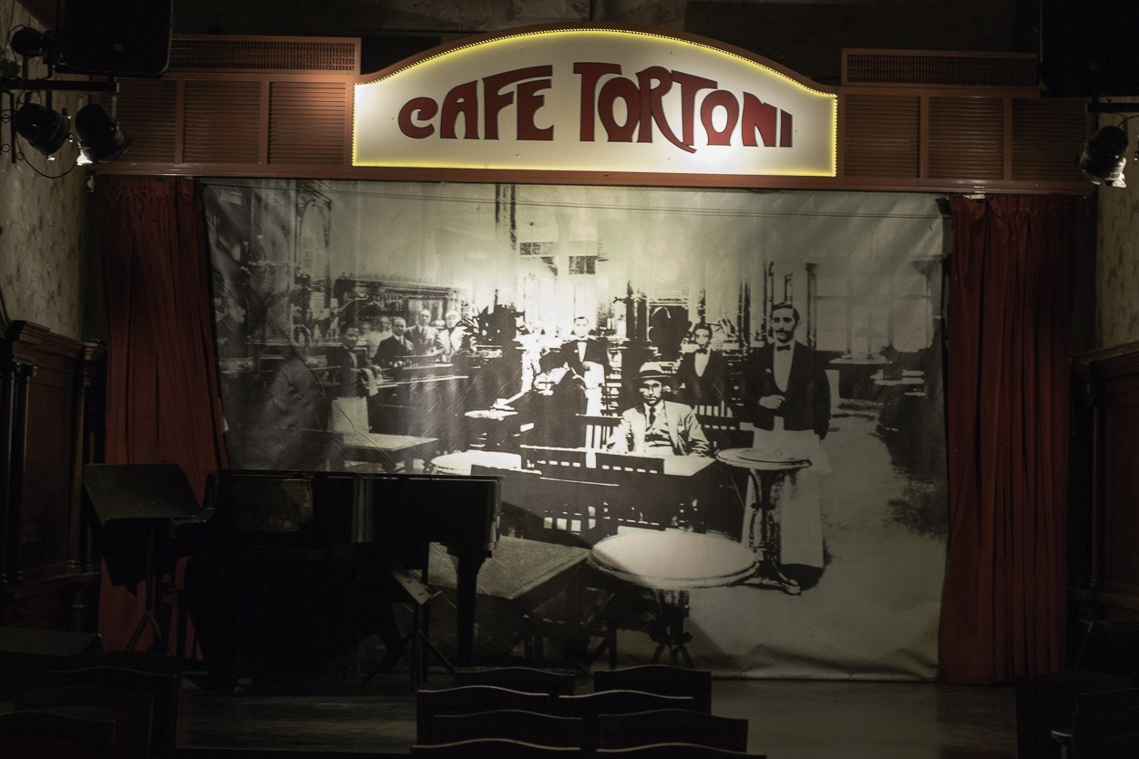 "Cafe Tortoni 2" de Andres Mancuso