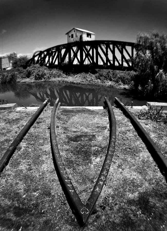 "Puente giratorio / Isla Paulino" de Hugo Carballo (oxido)