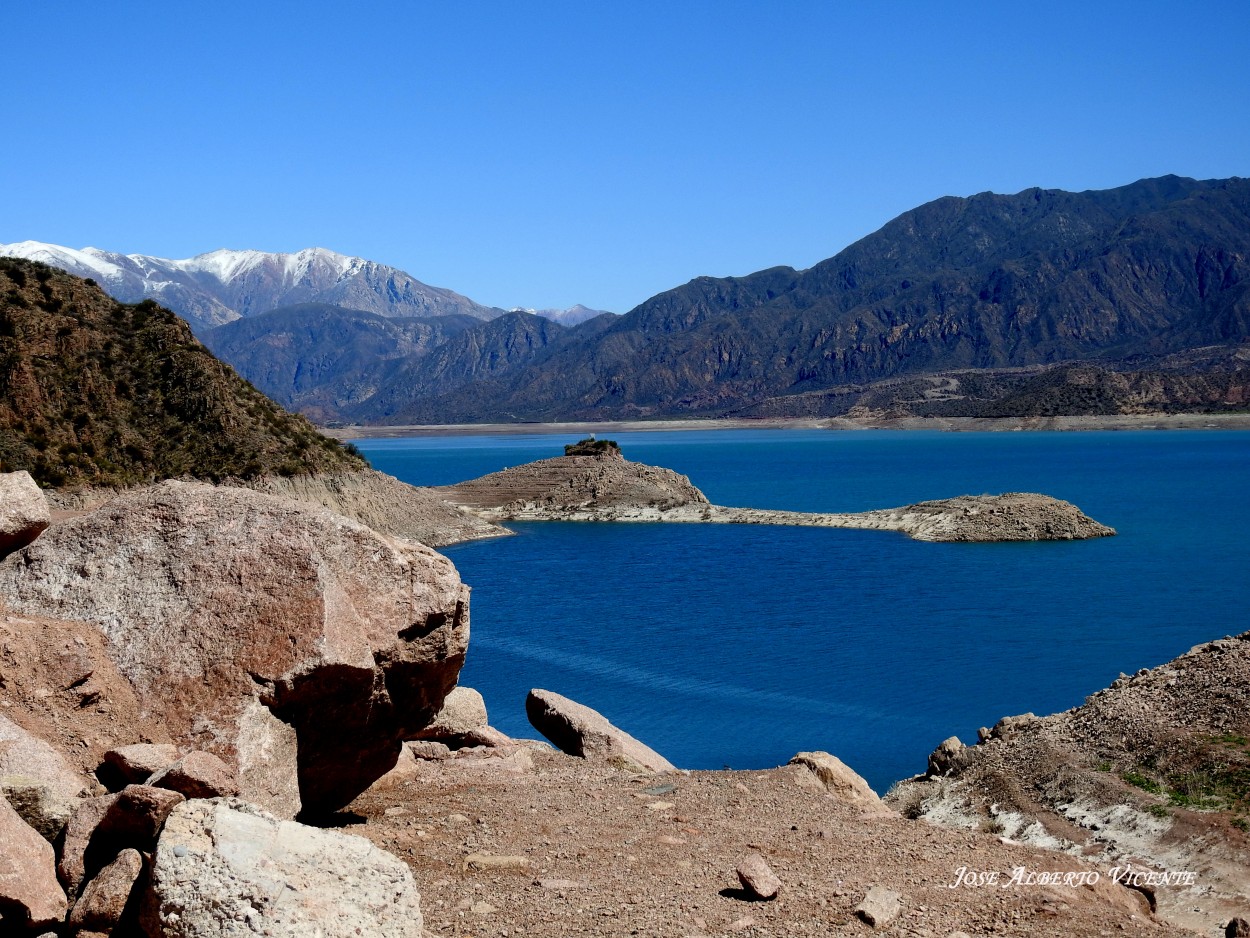 "lago del dique Potrerillos (Mendoza-Argentina)" de Jose Alberto Vicente