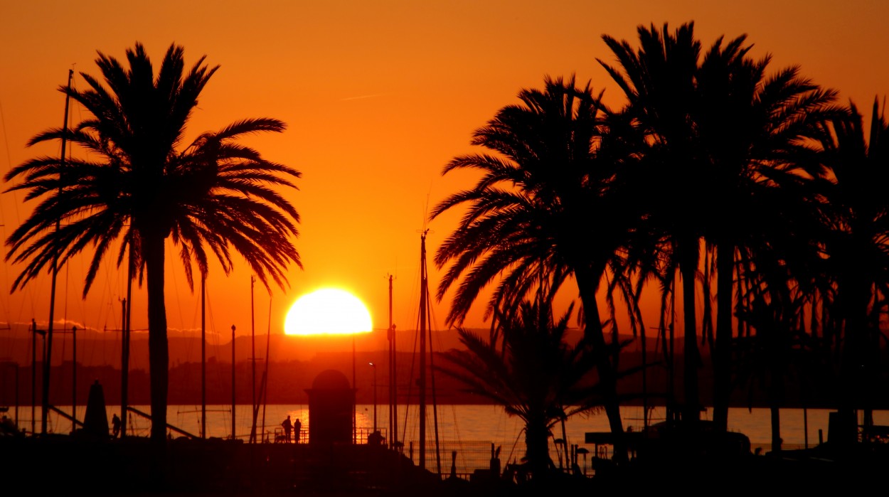 "Puesta de sol en Marbella" de Francisco Luis Azpiroz Costa