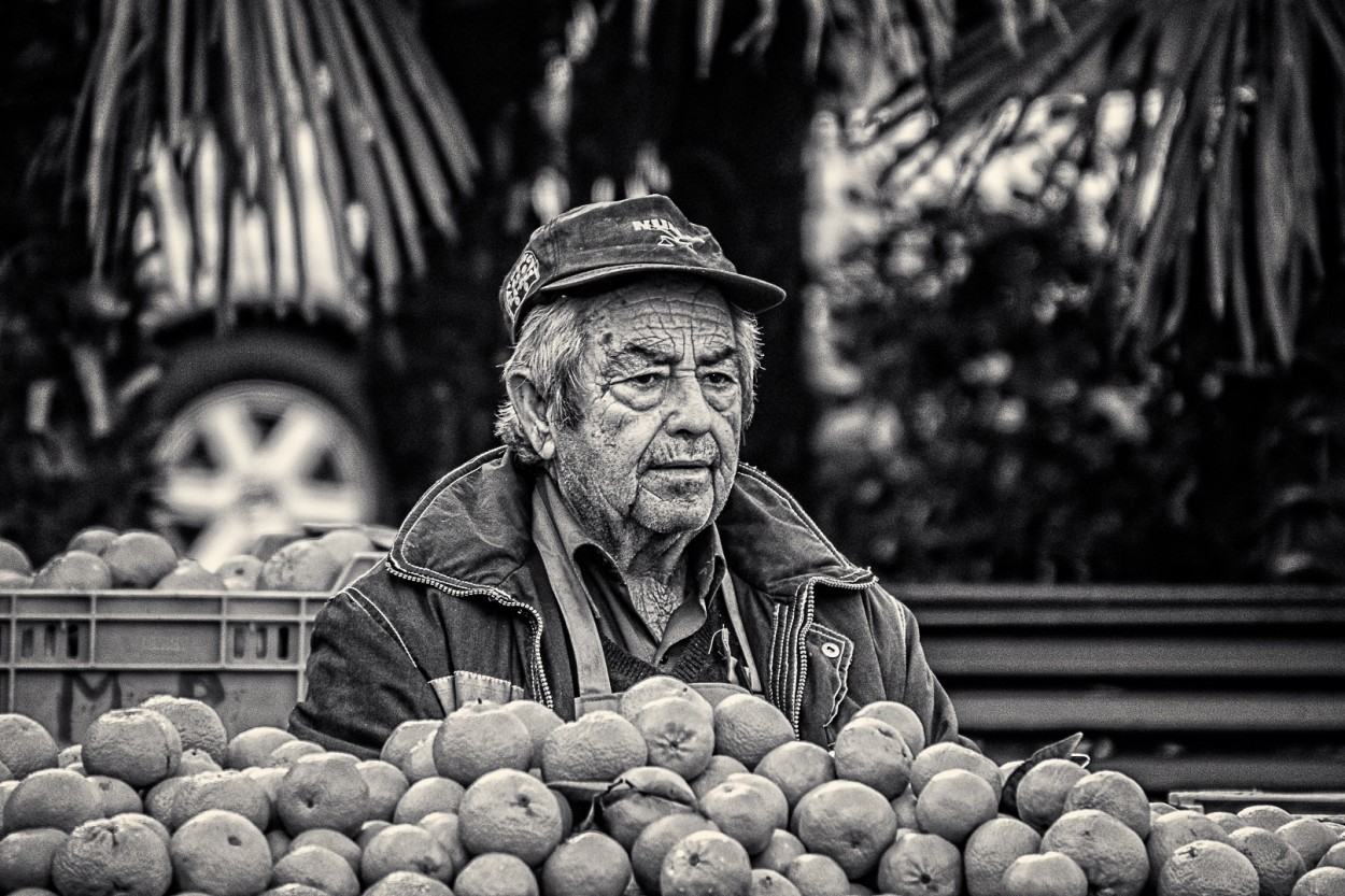 "Retrato urbano 2. Vendedor de naranjas" de Juan Beas