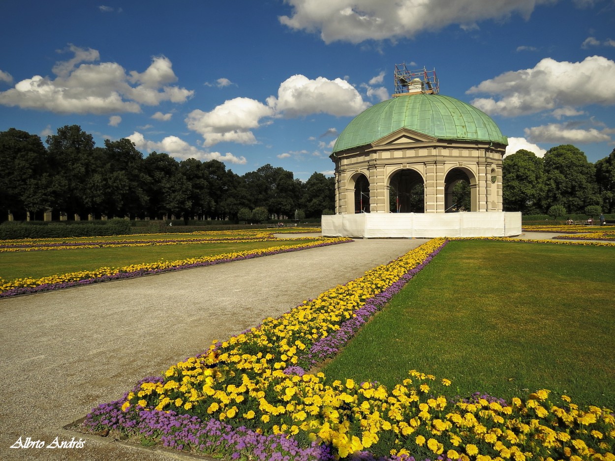 "Jardines del Palacio Real de Munich" de Alberto Andrs Melo