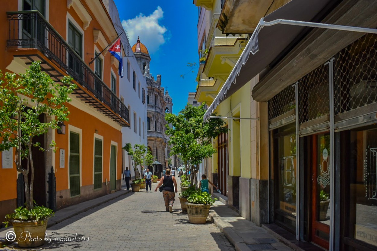 "Calle, Habana Vieja" de Manuel Enrique Chavez Manzano