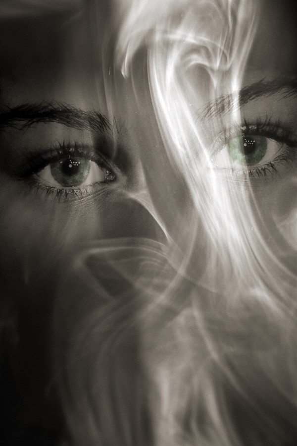 "Hay humo en tus ojos" de Eli - Elisabet Ferrari
