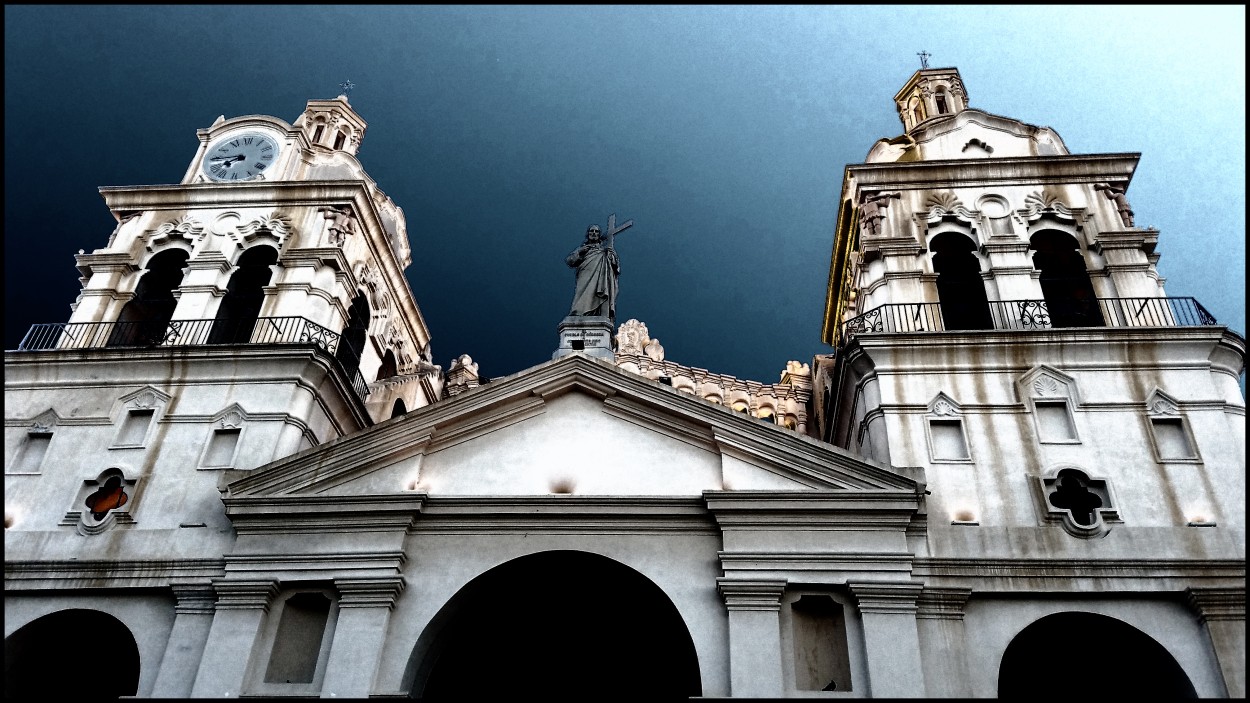 "La Catedral..." de Mara Ins Hempe