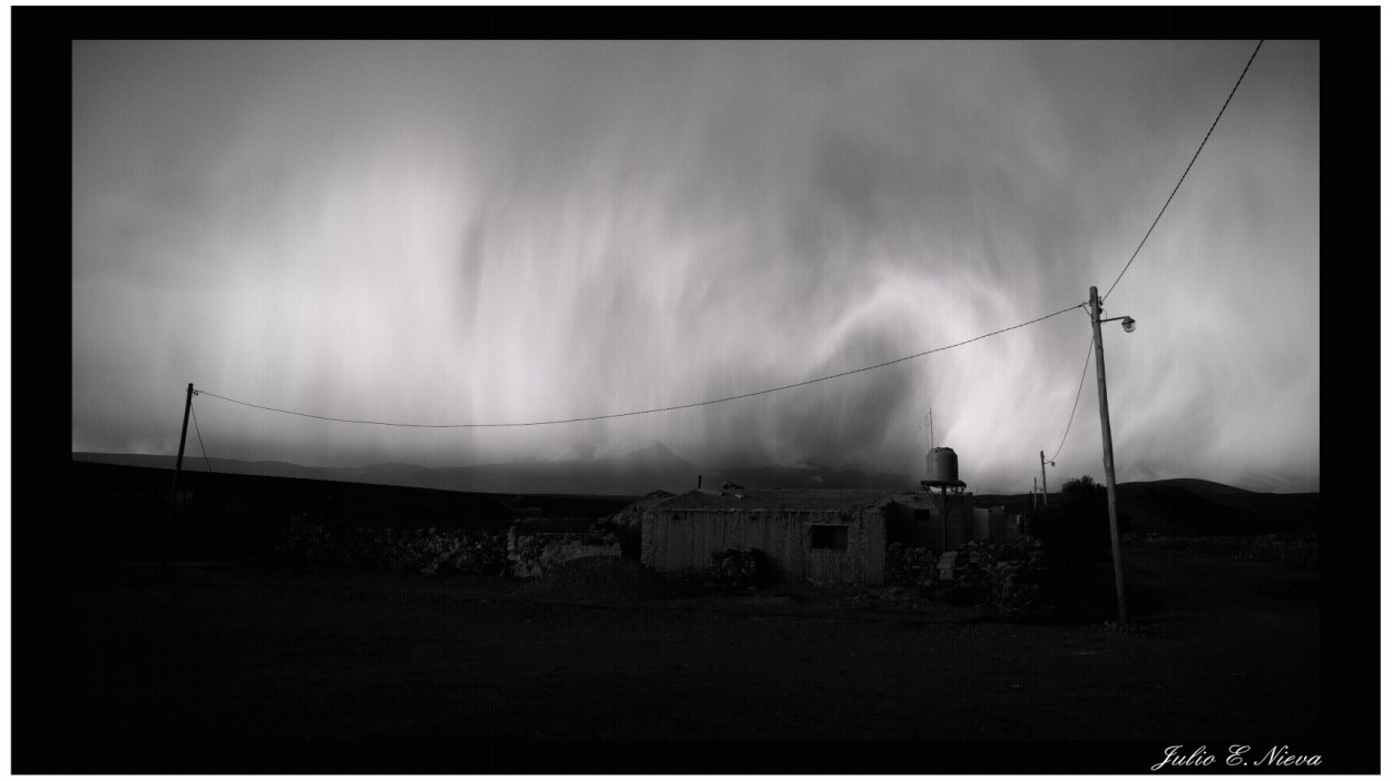 "Radiografa de una tormenta" de Julio Ernesto Nieva