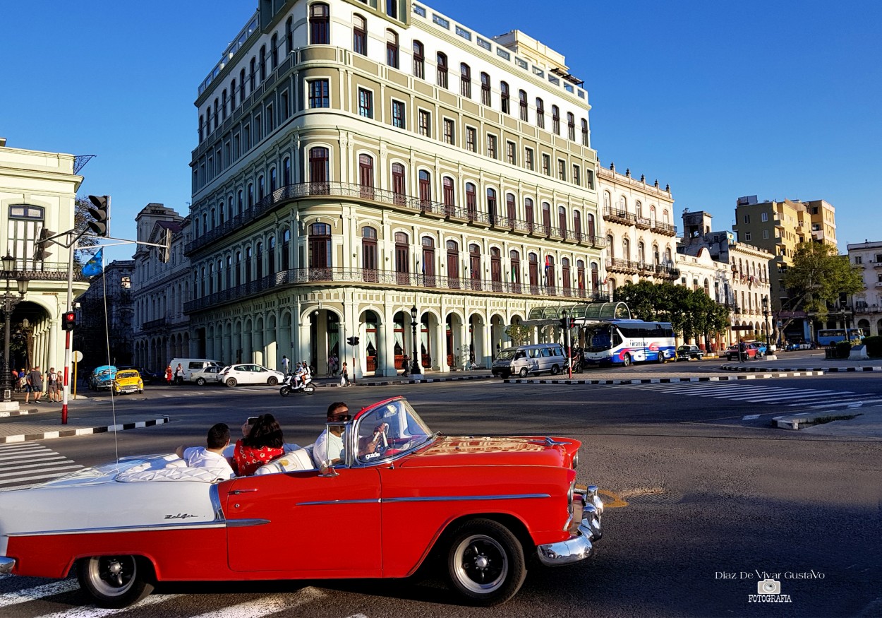 "Cuba y sus Autos antiguos - Diaz DE Vivar Gustavo" de Gustavo Diaz de Vivar