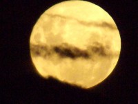 Las nubes por la luna