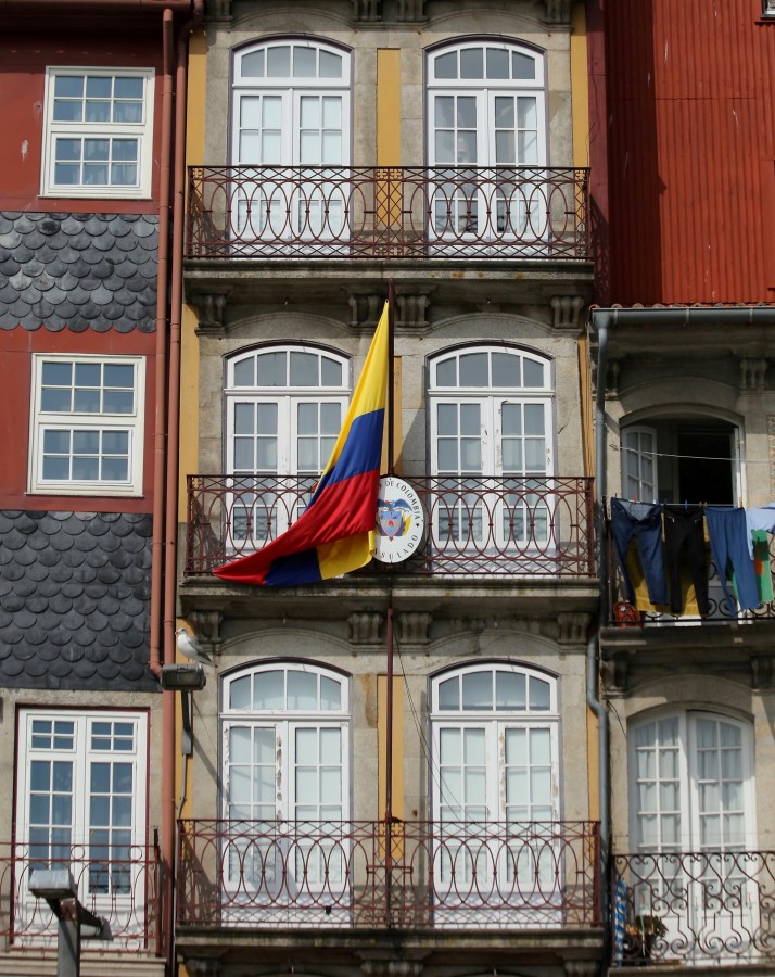 "Consulado Colombiano en Oporto." de Francisco Luis Azpiroz Costa