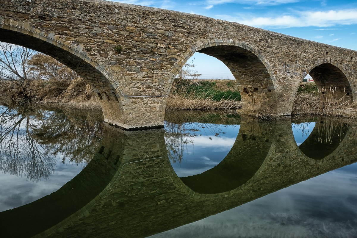 "Puente medieval - Gualta" de Roberto Jorge Escudero