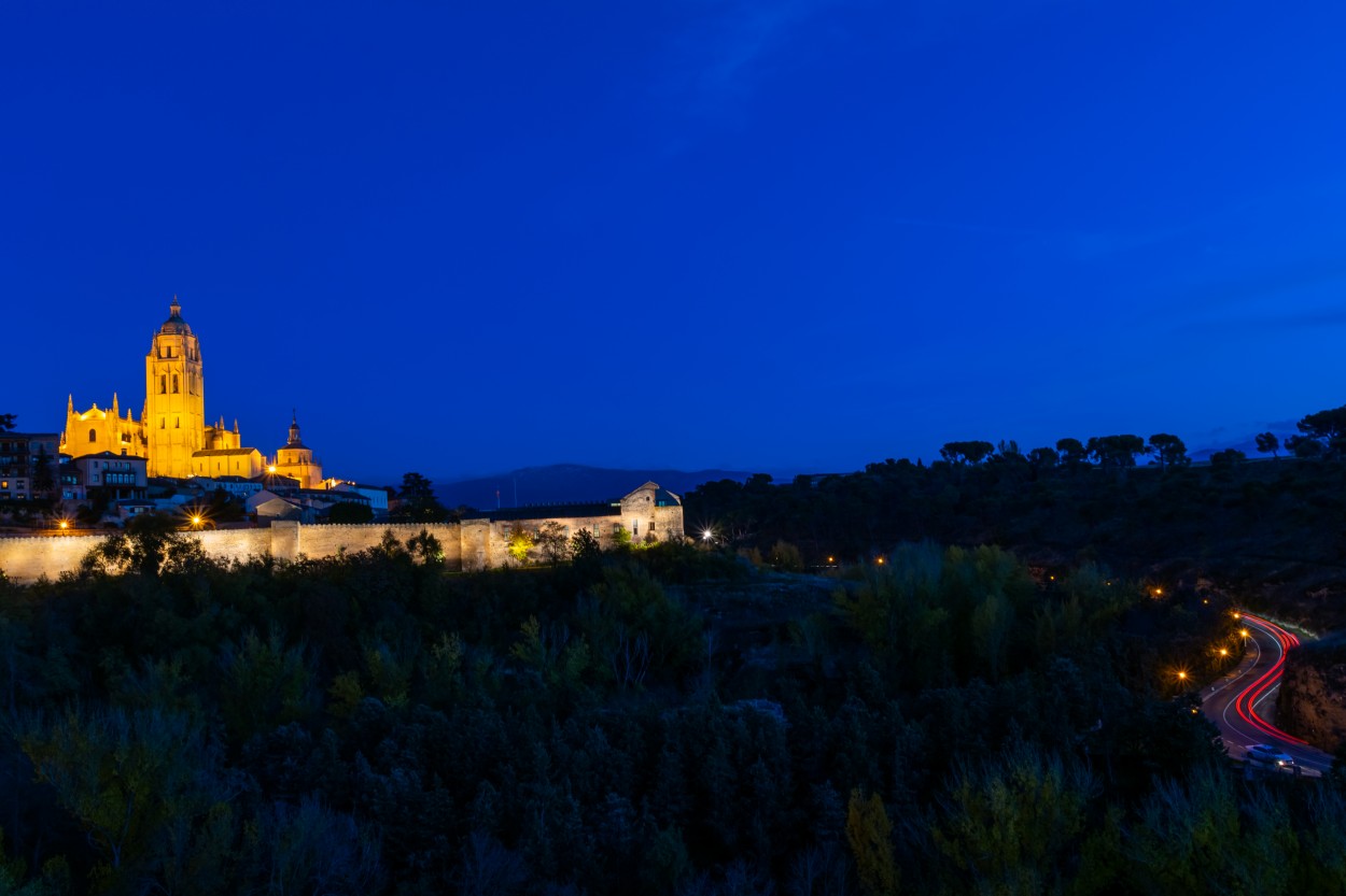 "Segovia y la noche." de Mauricio Rossanigo