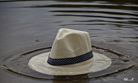 sombrero al agua