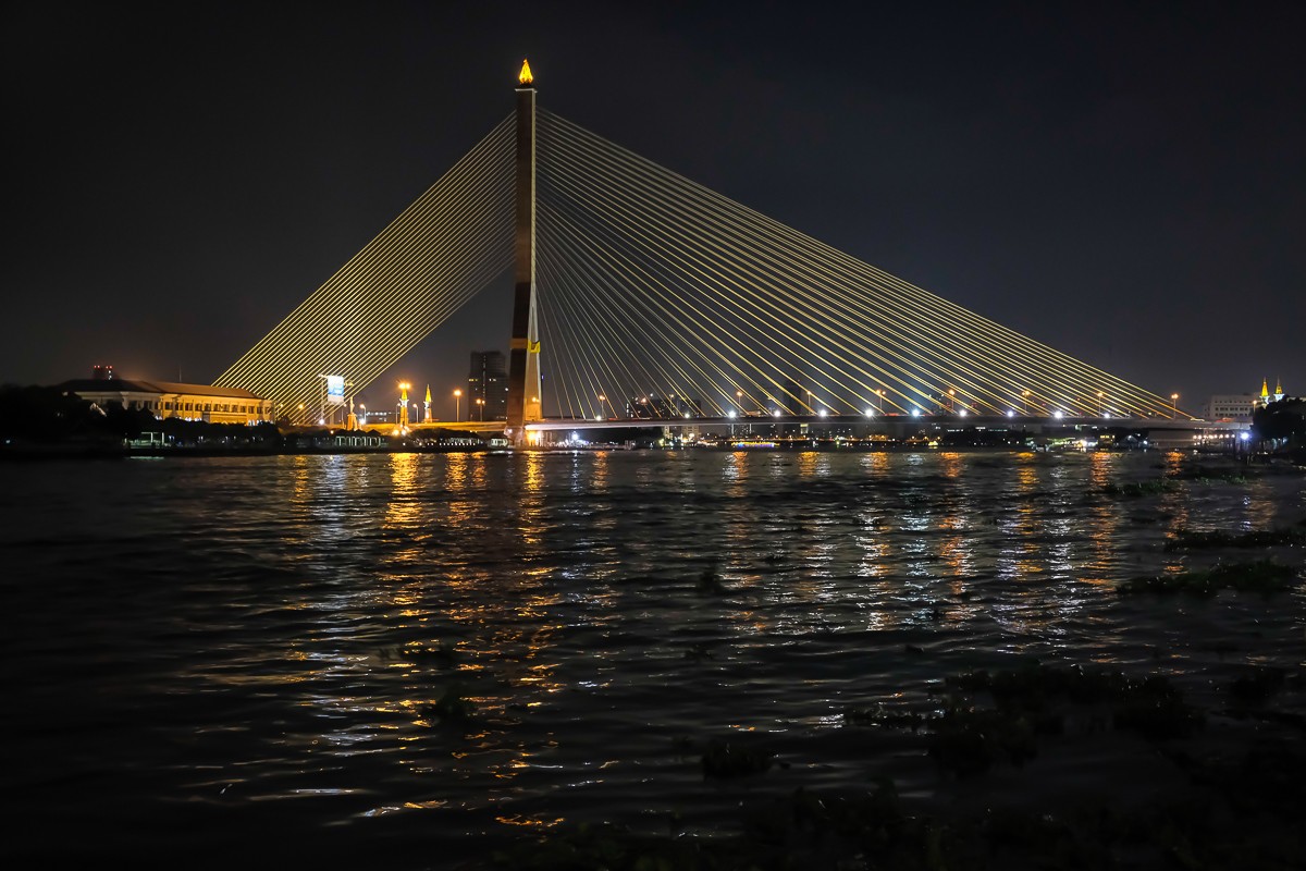 "Puente Rama VIII - Bangkok" de Roberto Jorge Escudero