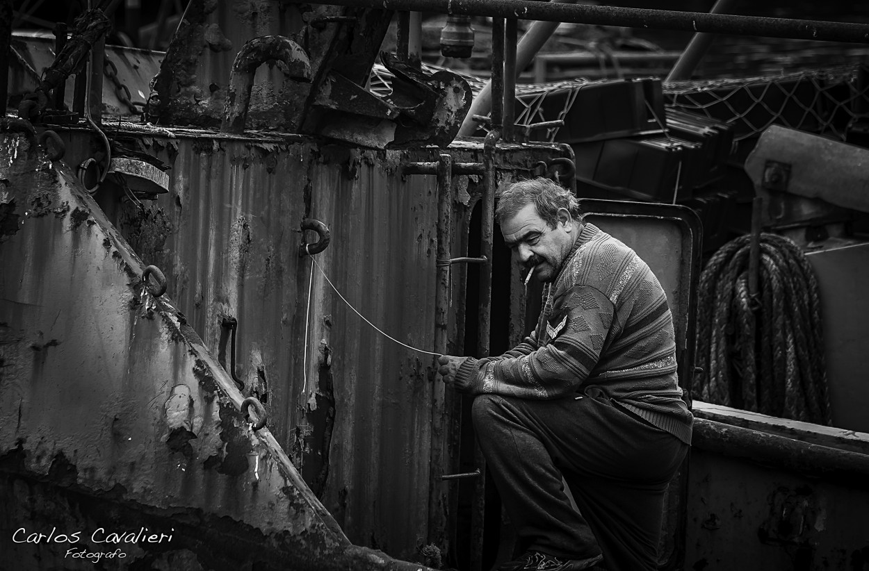 "Trabajando en el barco pesquero..." de Carlos Cavalieri