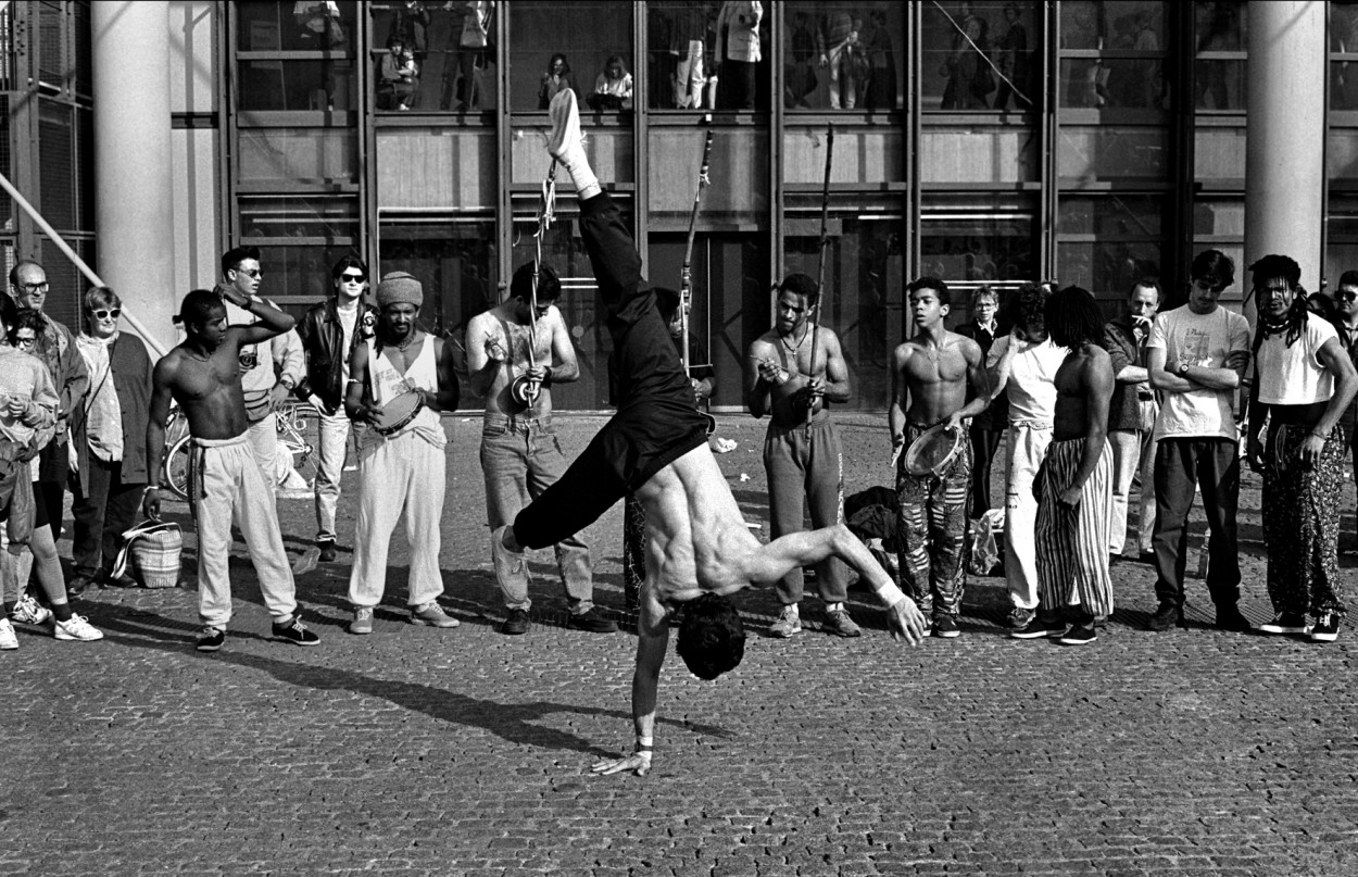 "Capoeira en Beaubourg." de Pascual Dippolito