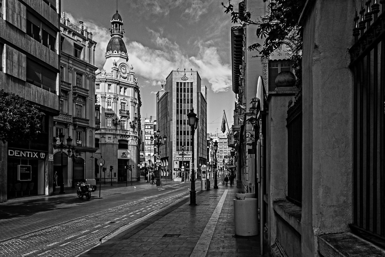 "Puerta del Sol. Castelln-Espaa" de Juan Beas