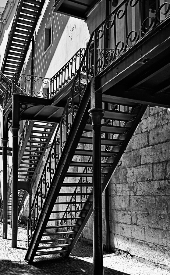 "Escaleras en Lisboa (a dnde van, de dnde vienen)" de Joan Arana